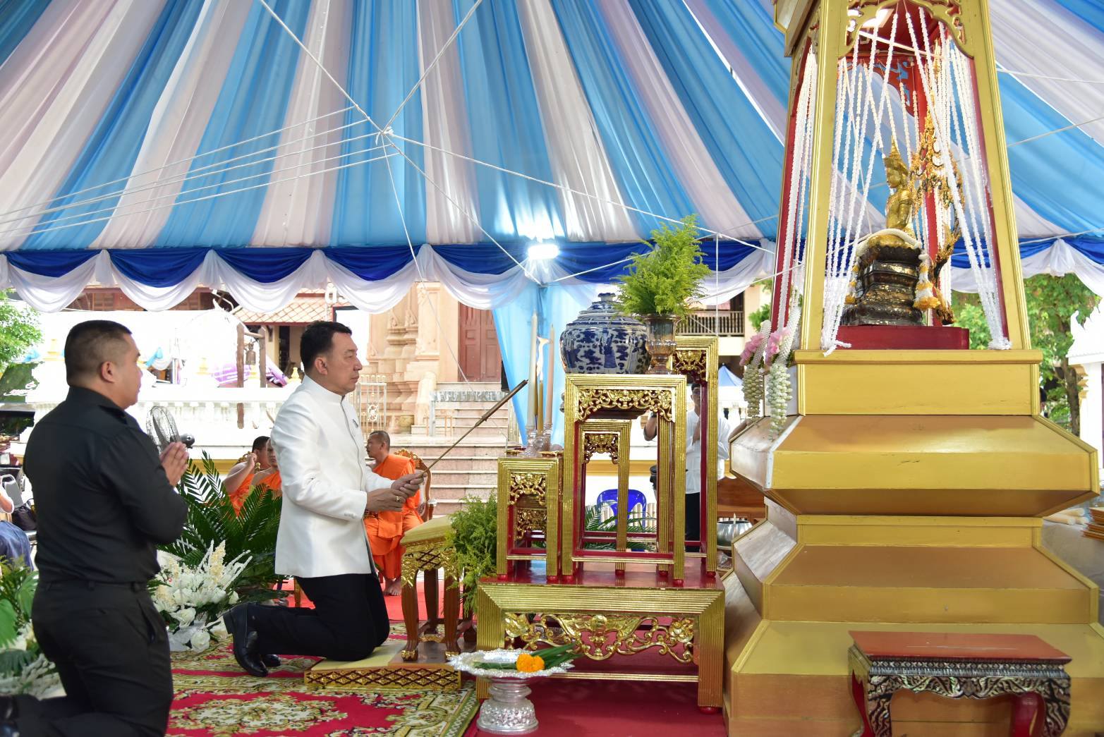 จังหวัดเพชรบูรณ์จัดพิธีเจริญพระพุทธมนต์และปิดทอง เนื่องในงานนมัสการปิดทองขอพรพระพุทธมหาธรรมราชา (องค์จริง)