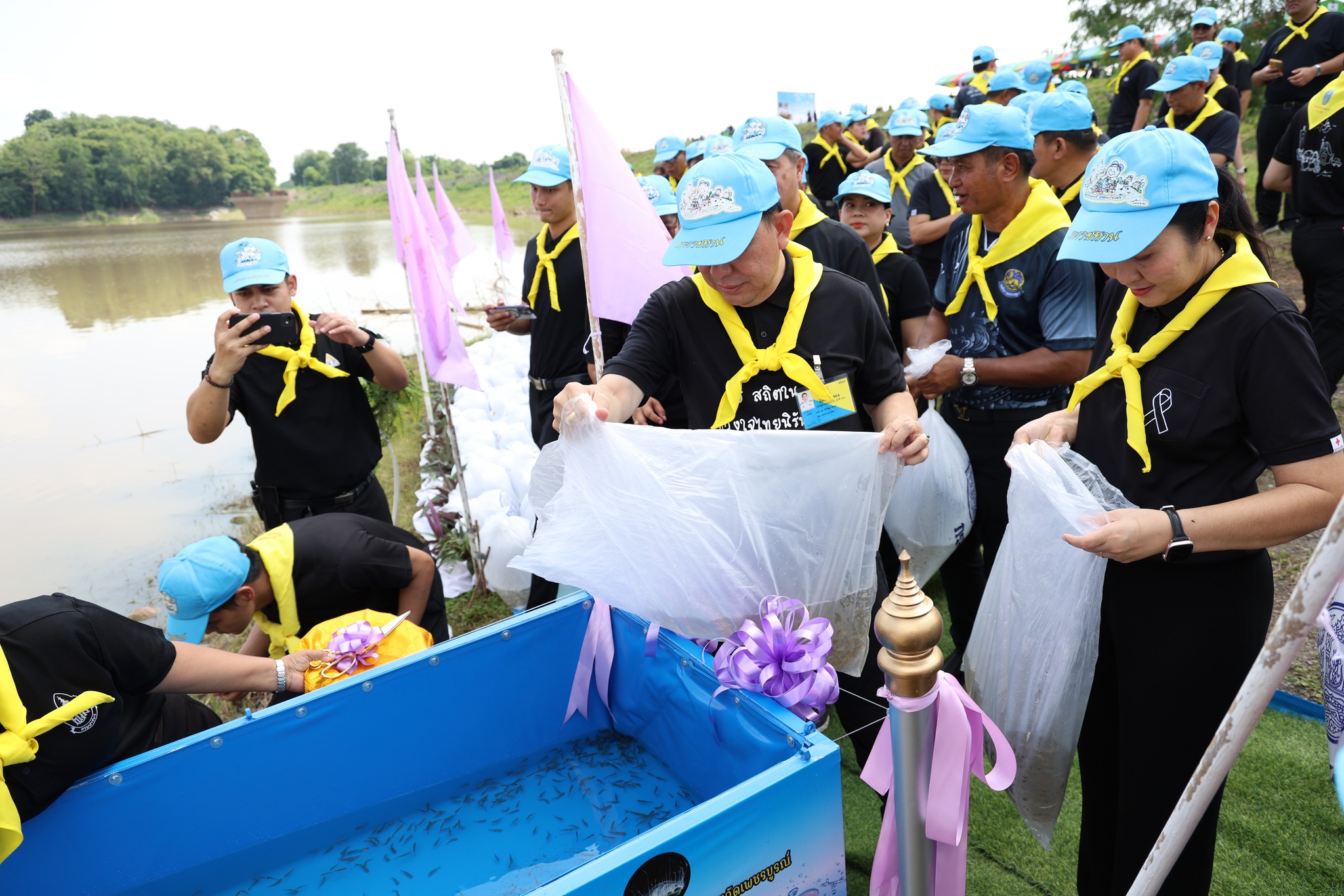 จังหวัดเพชรบูรณ์จัดกิจกรรมจิตอาสาปรับปรุงภูมิทัศน์และปล่อยพันธุ์สัตว์น้ำเนื่องในวันเฉลิมพระชนมพรรษาสมเด็จพระนางเจ้าสุทิดา พัชรสุธาพิมลลักษณ พระบรมราชินี